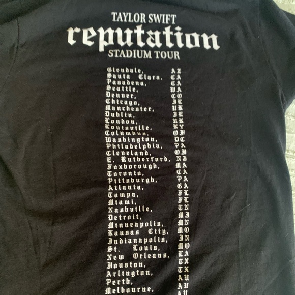 Taylor Swift Reputation Official Tour Tee Size Small 🖤 - Picture 5 of 5